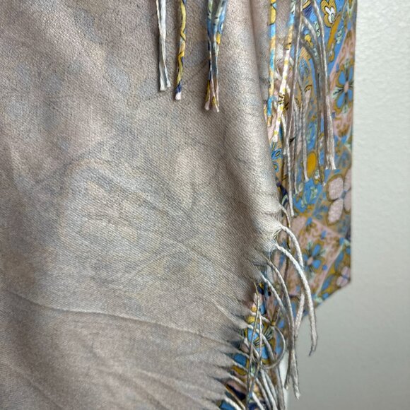 100% Viscose Floral Scarf Shawl Like NEW - Picture 6 of 8